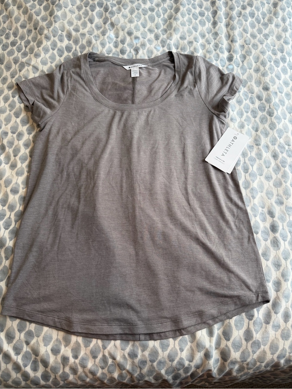 Athleta Scoop Neck Short Sleeve Tee in Light Gray